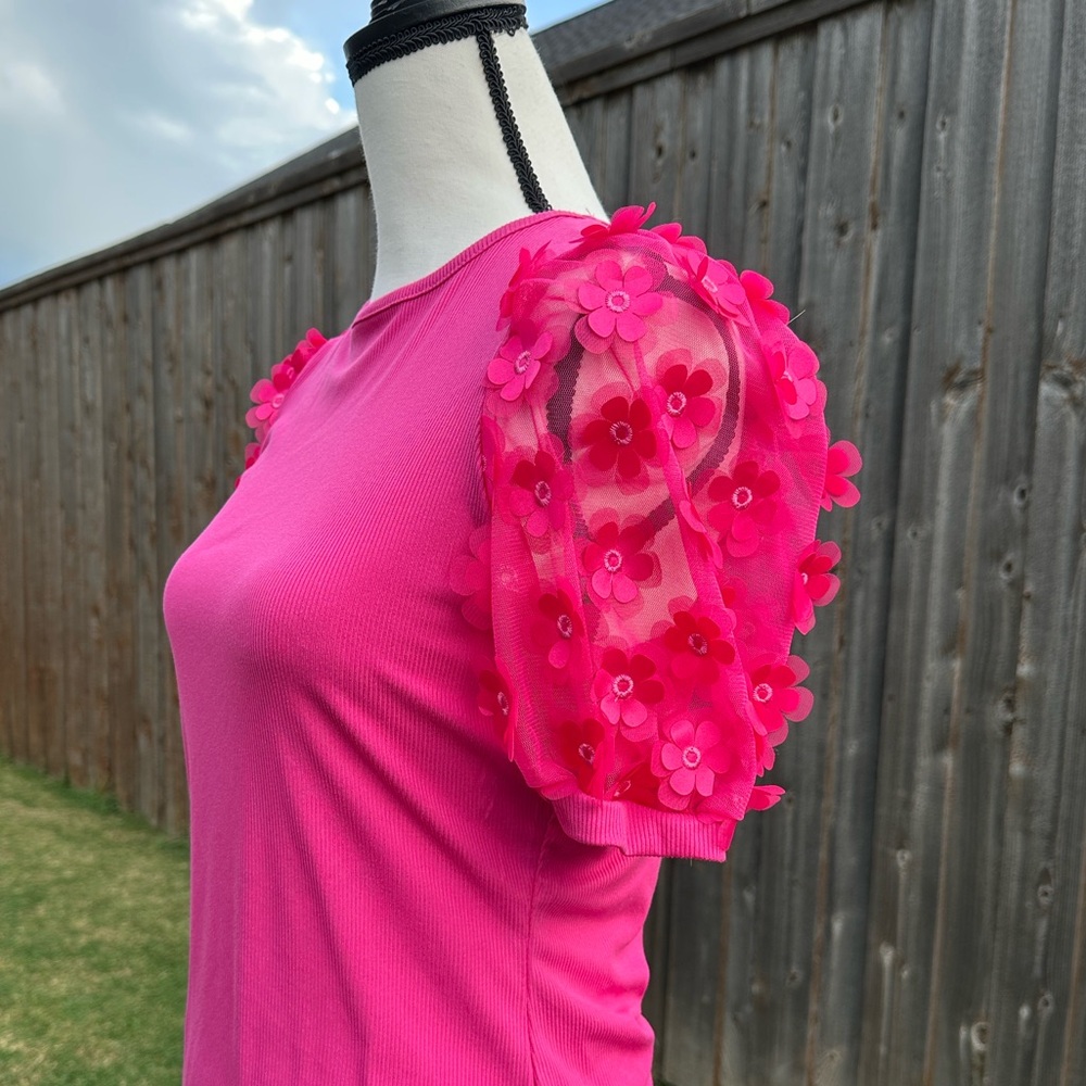 Vibrant Pink Floral Sleeve Women's Tee EUC - Picture 4 of 7